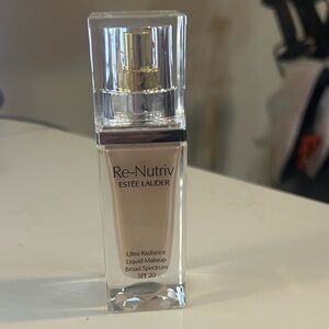Estee Lauder Re-Nutriv Ultra Radiance Liquid Makeup - 2C0 - Cool Vanilla